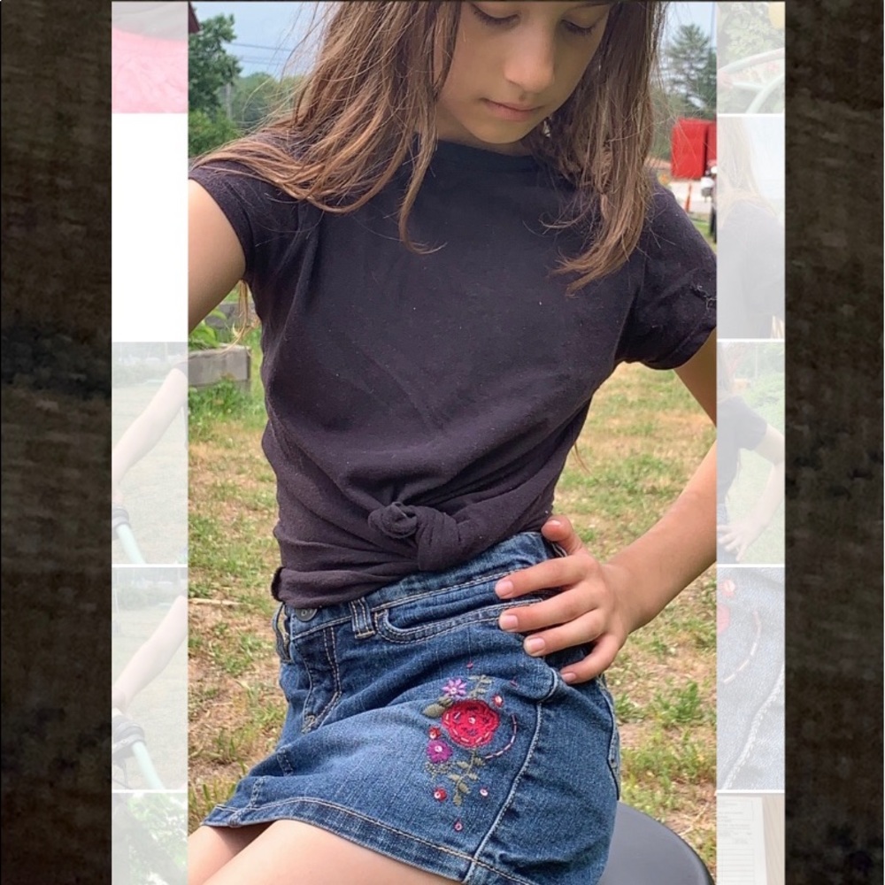 Denim mini skirt embroidered